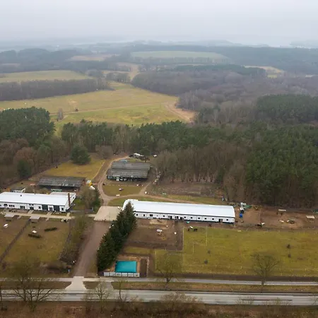 Wohnwagen Auf Tierschutz Landhof Inmitten Der * Selmsdorf