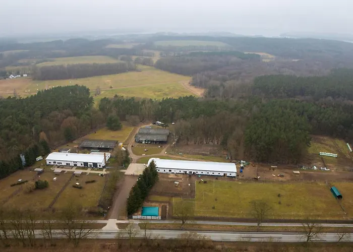 Wohnwagen Auf Tierschutz Landhof Inmitten Der * Selmsdorf