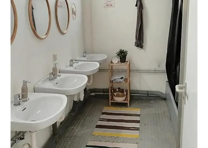 Campingplatz Wohnwagen Auf Tierschutz Landhof Inmitten Der *