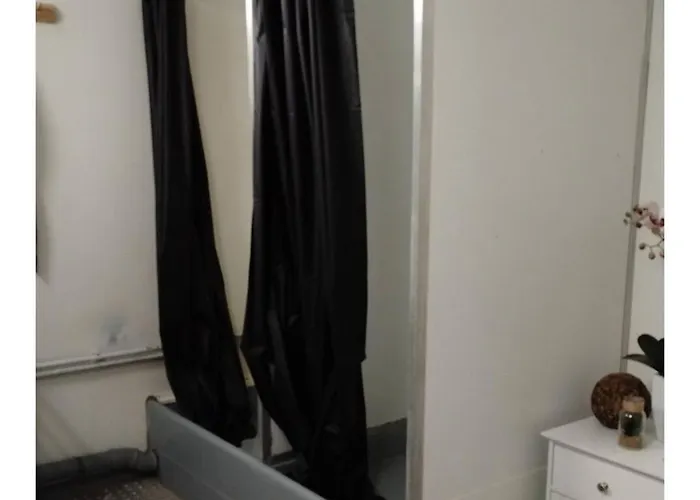 Wohnwagen Auf Tierschutz Landhof Inmitten Der Campingplatz Selmsdorf