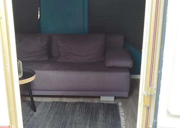 Wohnwagen Auf Tierschutz Landhof Inmitten Der Campingplatz Selmsdorf